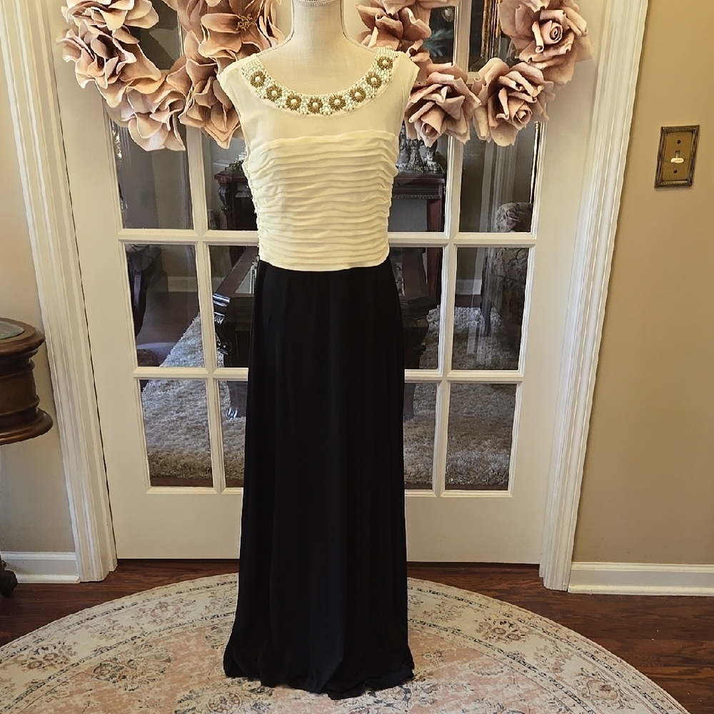 Sangria Elegant Black Cream Gown Embellished Beads Pearl Neckline Srretch 12 EUC
